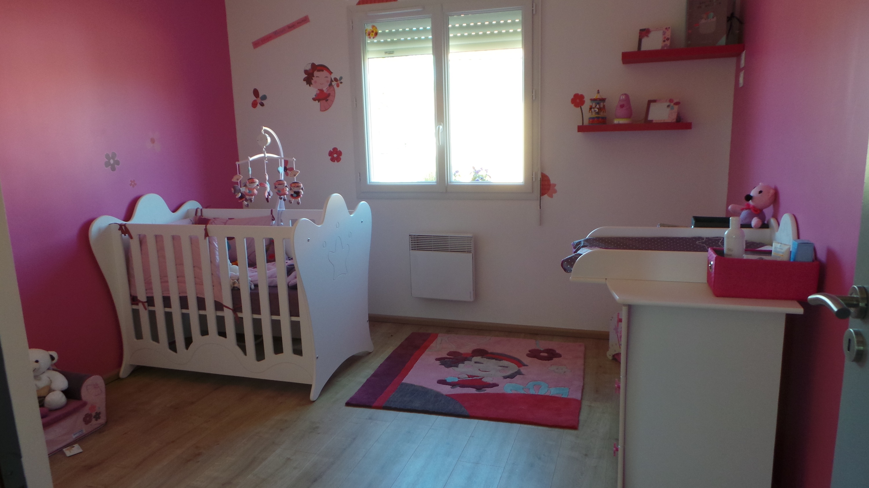 Déco chambre fille framboise