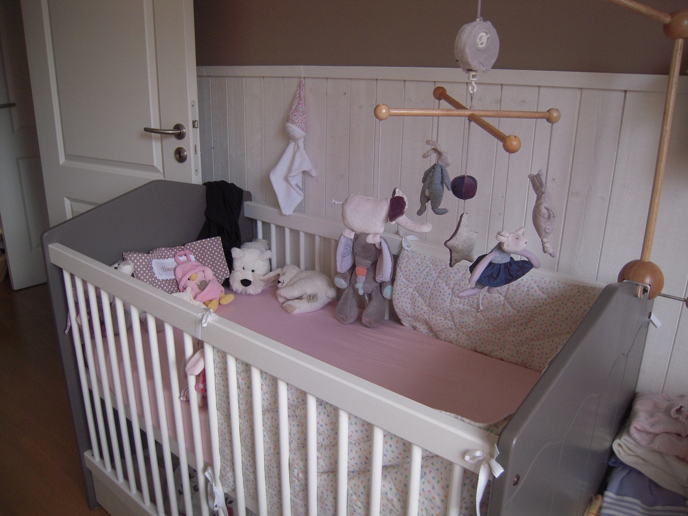 Découvrez notre article sur la Chambre Bébé Paradis Taupe