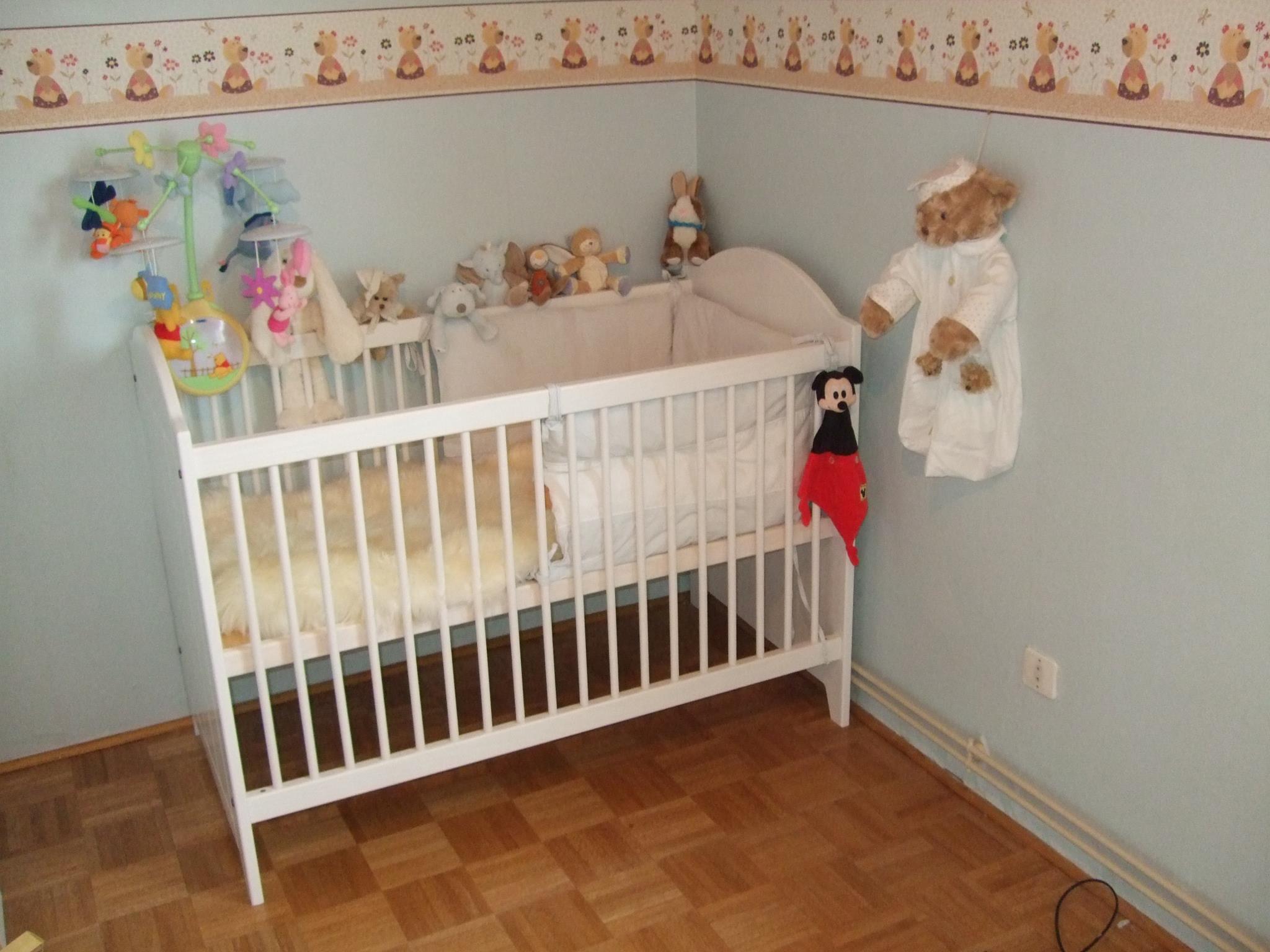 Le blanc pour la chambre de bébé une idée qui plait à tous les coups