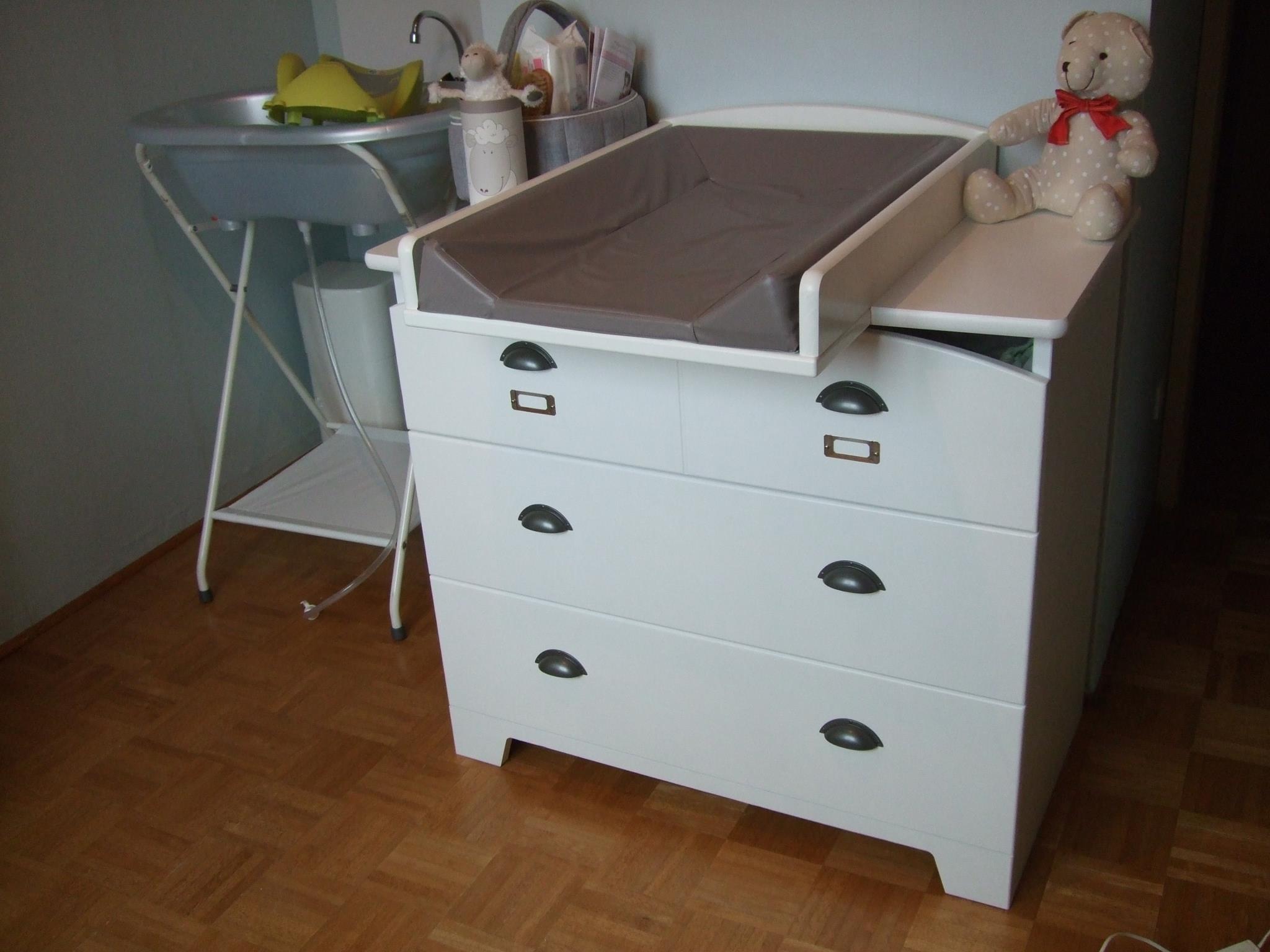Chambre Rose Fushia Blanc : Chambre Bleu Foncé Et Beigepeinture de chambre bleue, chambres Chambre Rose Fushia Blanc : Chambre Bleu Foncé Et Beigepeinture de chambre bleue, chambres