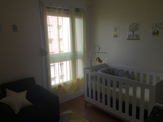Le lit bébé évolutif Riga blanc et bois 