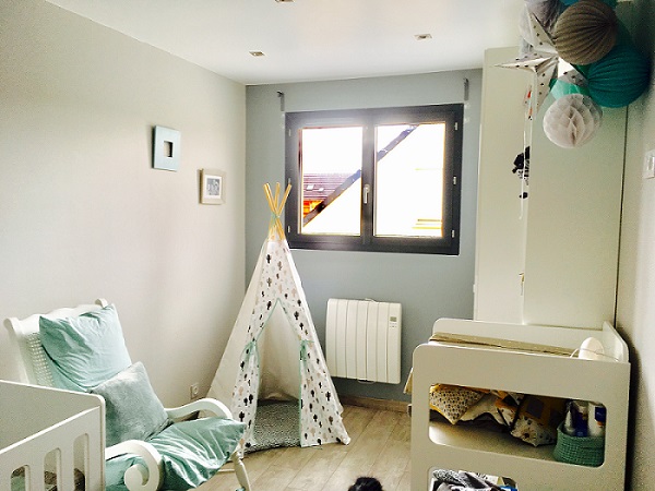 Le lit bébé évolutif Riga avec table à langer