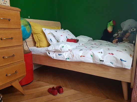 Le lit enfant évolutif Willow brut avec pieds