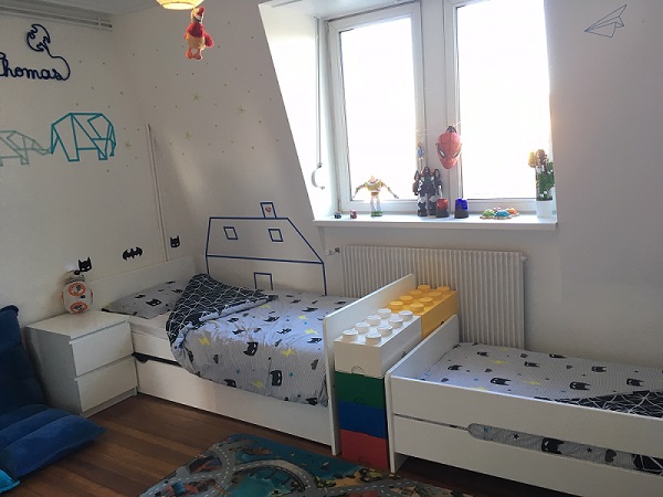 Le lit superpos&eacute; Spark blanc s&eacute;par&eacute; en 2 lits enfants