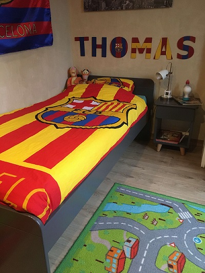 Le lit enfant Willow gris avec son chevet