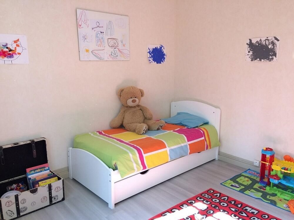 Le lit nature blanc avec tiroir