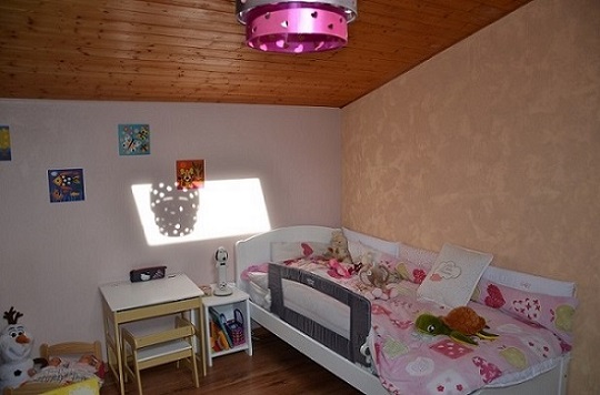 Le lit enfant Nature blanc avec le chevet Nature 