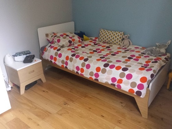 Le Lit et le chevet Aloa Blanc et bois