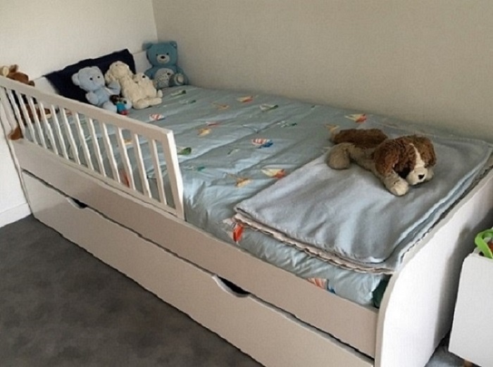 Le lit enfant gigogneTwist Blanc en 90x190 cm avec la barrière de lit 