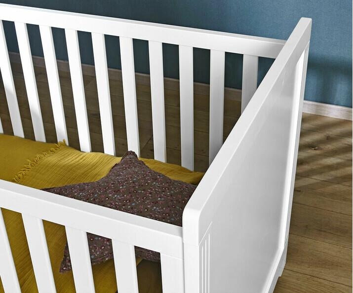Détail du pied du lit bébé évolutif Roma