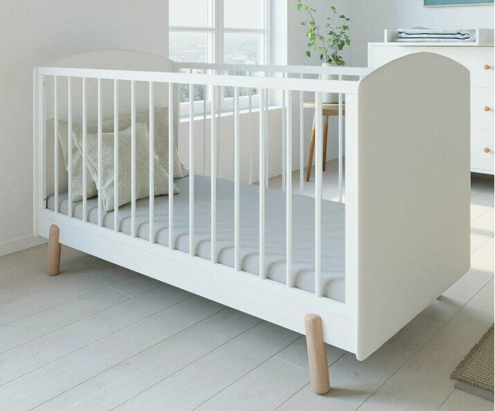 Lit bébé évolutif avec matelas effet bois 70x140 cm MARLEY