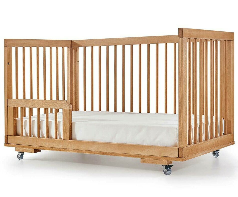 Lit bébé Jany sur roulettes transformé en lit banquette avec matelas