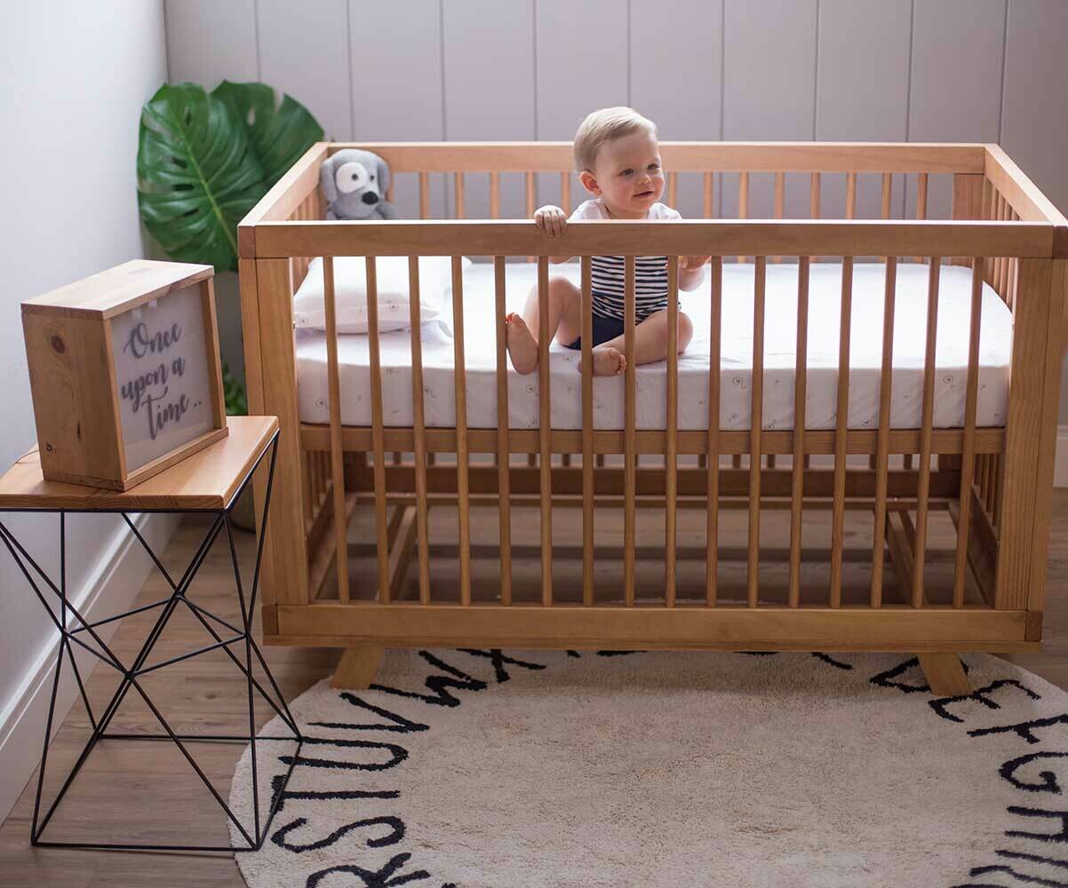 Lit pour enfant bébé à barreaux 60x120 cm avec matelas, Bois naturel