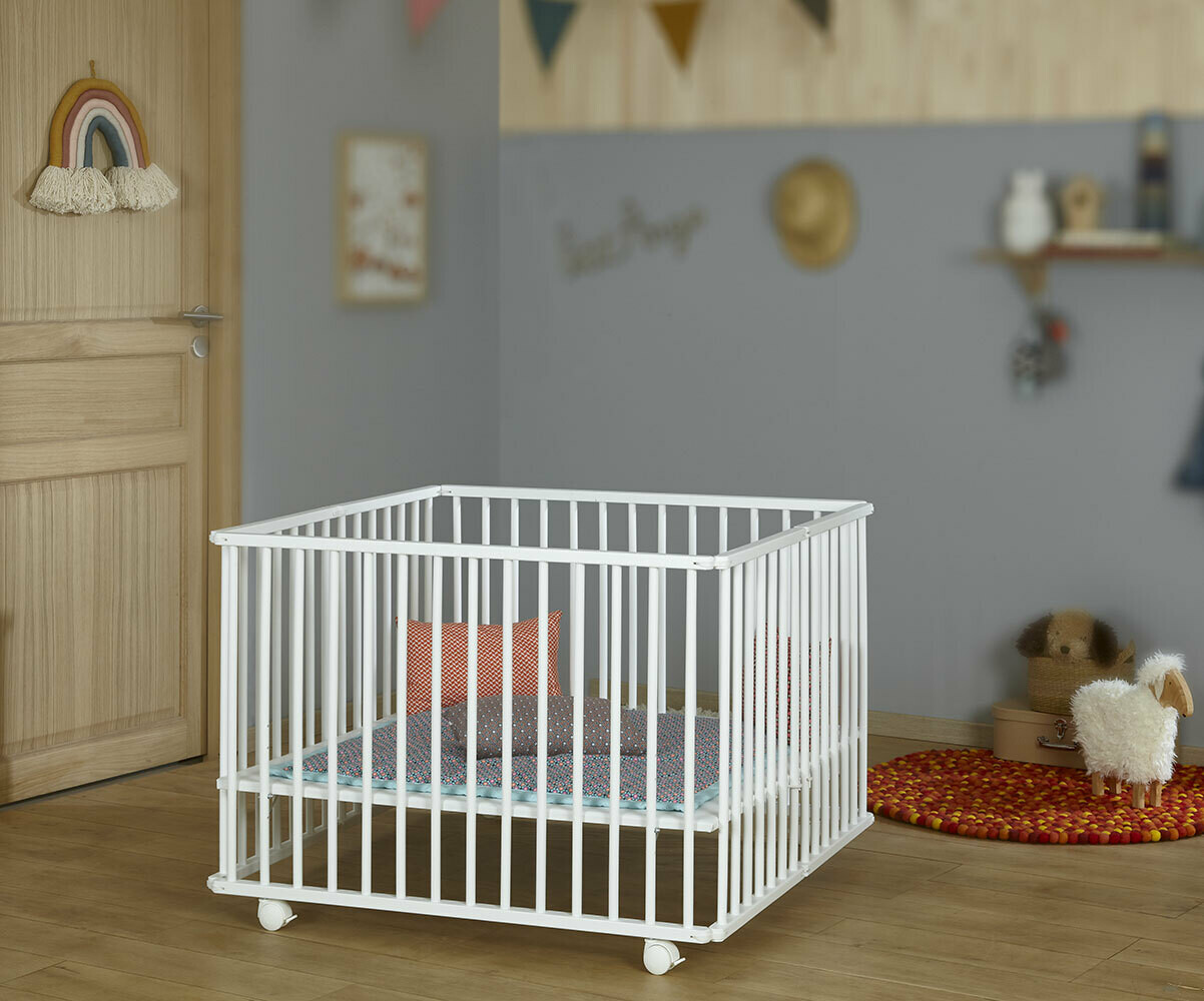 Parc bébé pliant Omio, en hêtre massif avec plateau réglable