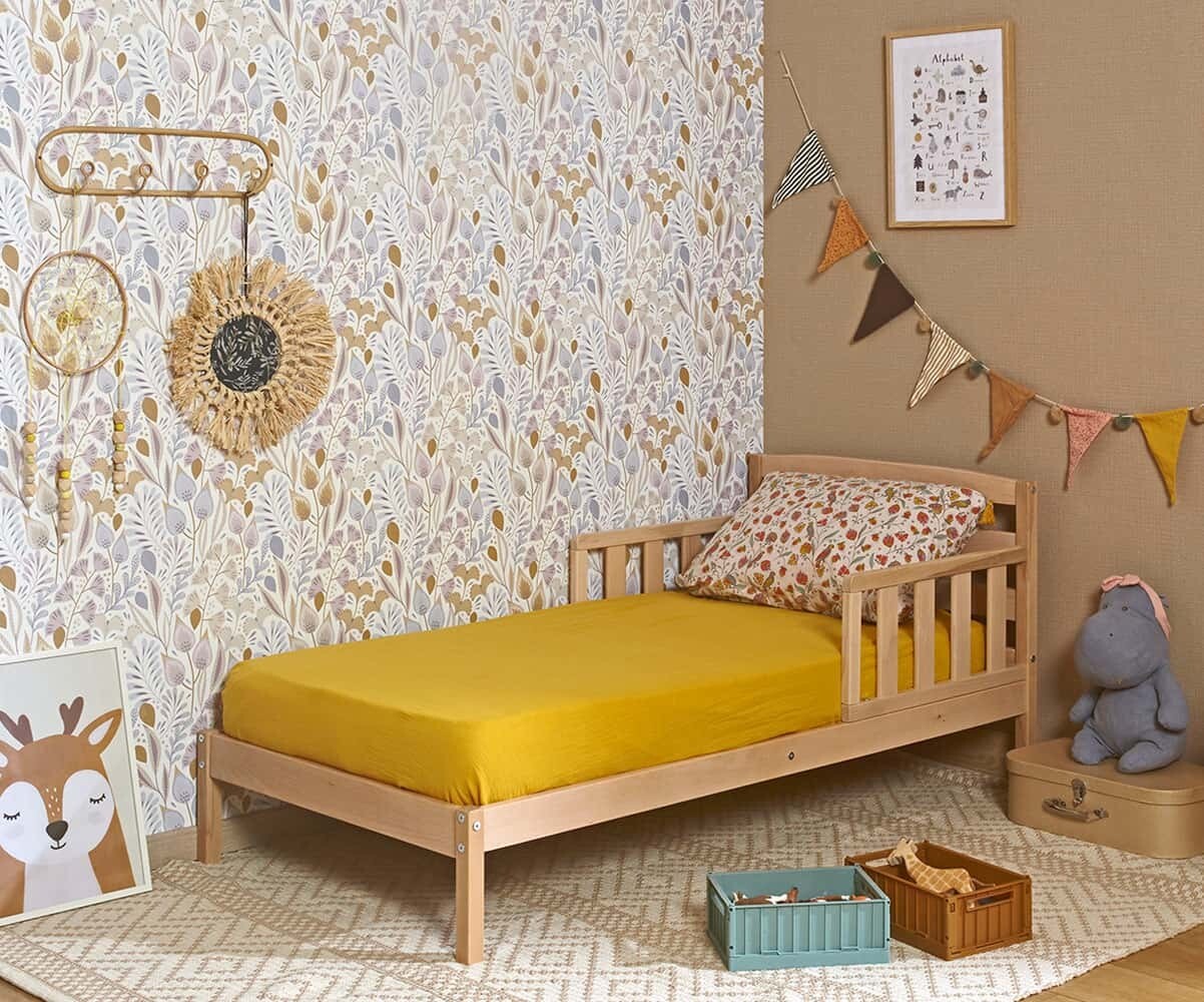 Petit Lit pour enfant 70 x 160 cm incl. matelas, sommier à lattes et  barrière de sécurité, Bois massif: Pin