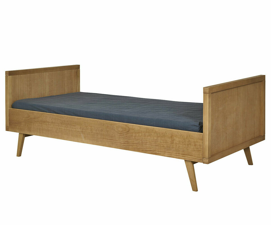Lit banquette enfant Taloa enfantvue de 3/4 sans barrière en bois massif avec matelas