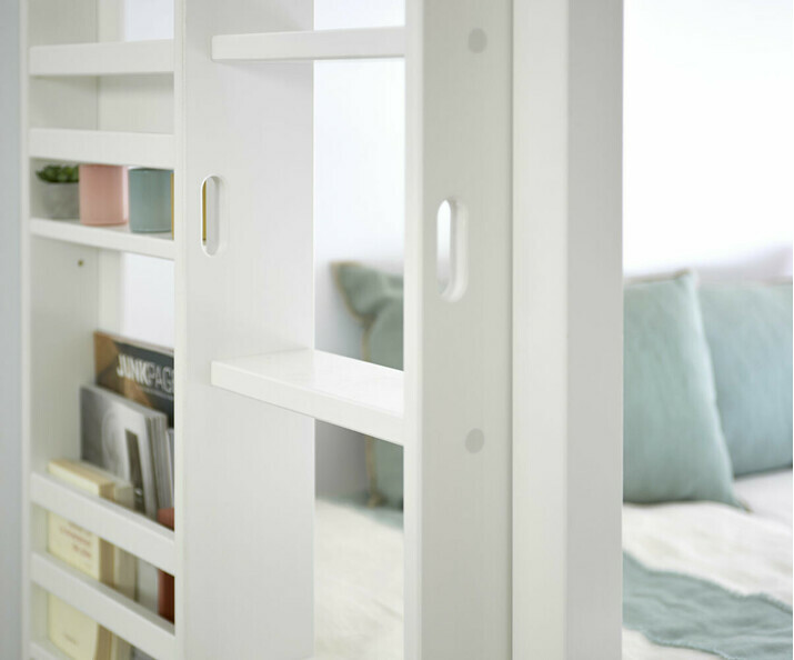 Détail échelle et étagère lit superposé Burton blanc