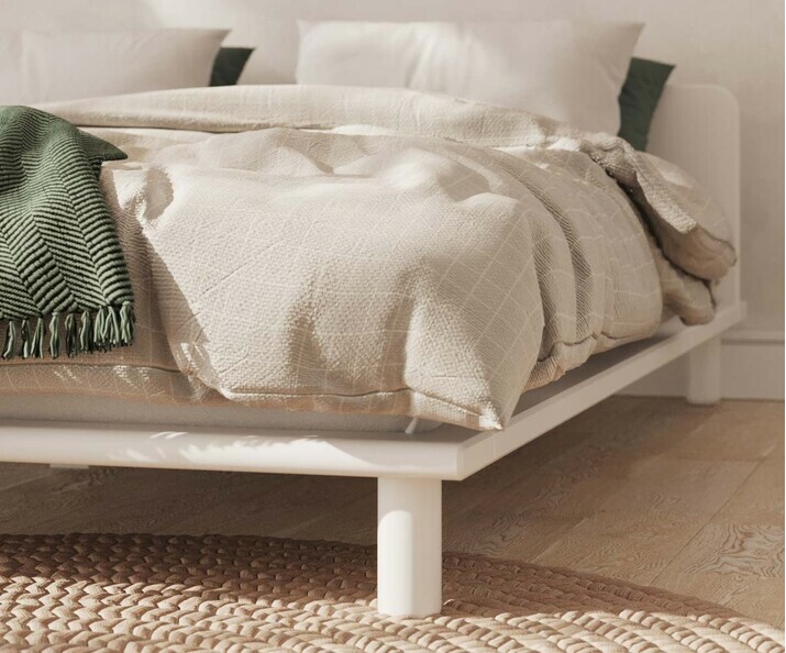 Zoom sur le pied du lit Colay