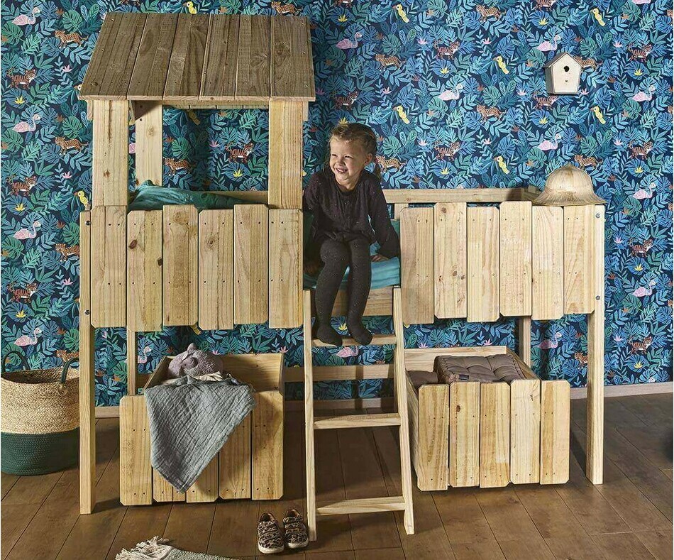 Lit cabane Swam brut  peindre avec petite fille de 5 ans