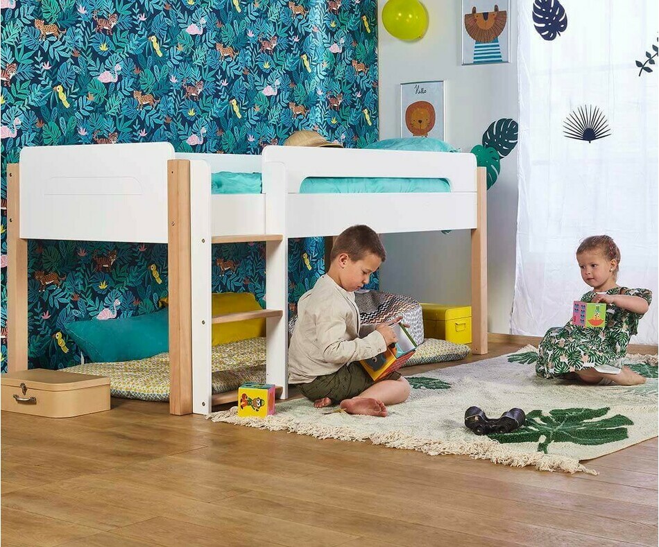 Lit mi-hauteur bois et blanc pour chambre enfant