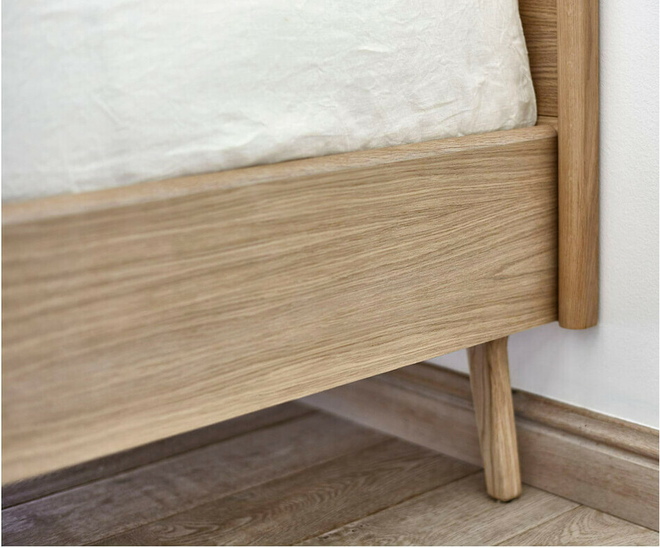 Mobilier robuste en bois massif Mobilier robuste en bois massif