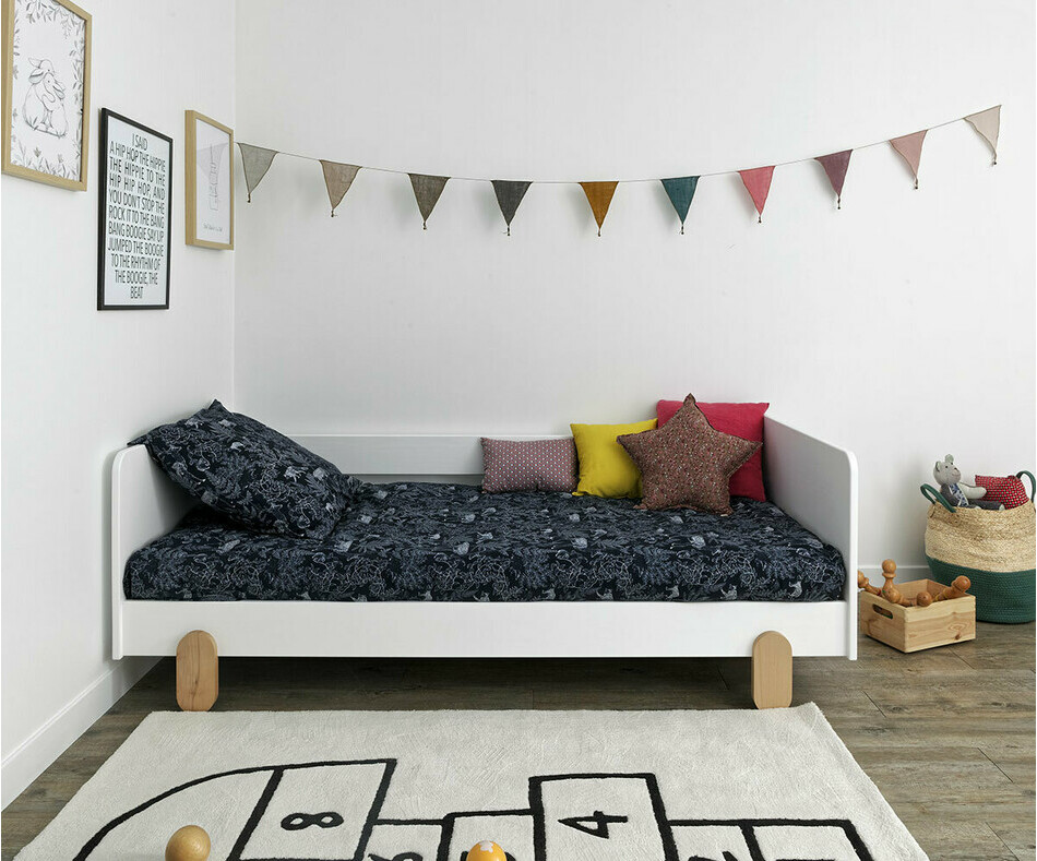 Lit pour enfant en bois massif avec matelas inclus