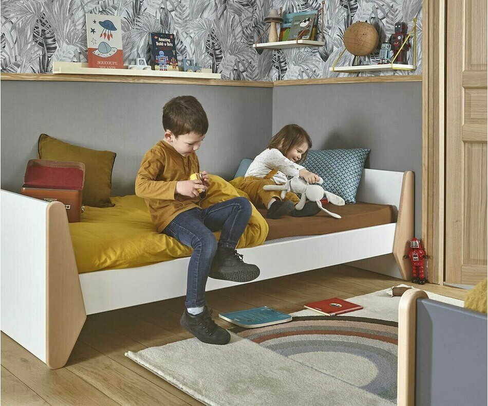 Enfants sur le lit Kolmio blanc avec matelas  