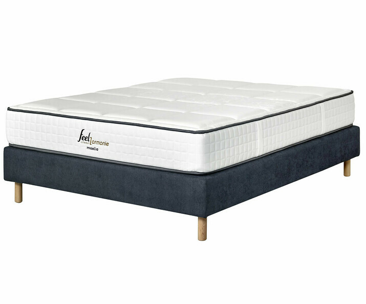 Sommier en bois et tissu bleu nuit avec matelas en option