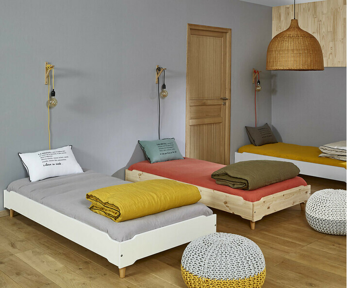 Lit 1 place adulte empilable Happy avec sommier en bois avec matelas