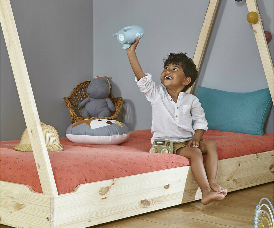 Lit cabane Happy avec enfant avec matelas