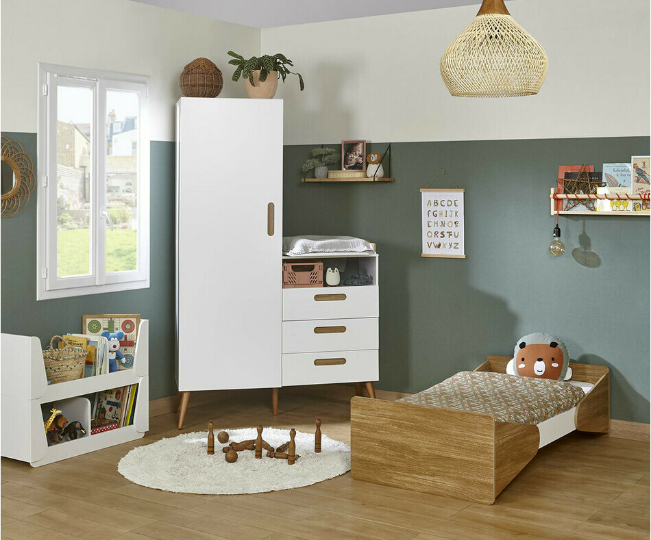 Petit lit enfant volutif Nugi en version haute dans chambre