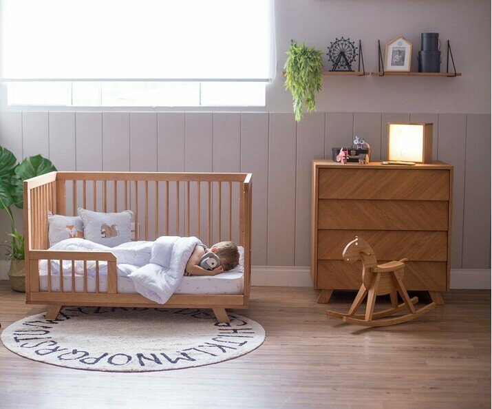 Lit bébé Jany évolué en lit banquette Lit bébé Jany évolué en lit banquette