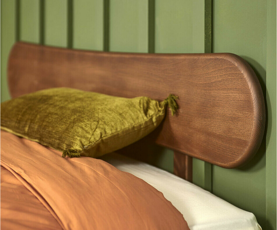 Tête de lit finition vernis noyer Tête de lit finition vernis noyer