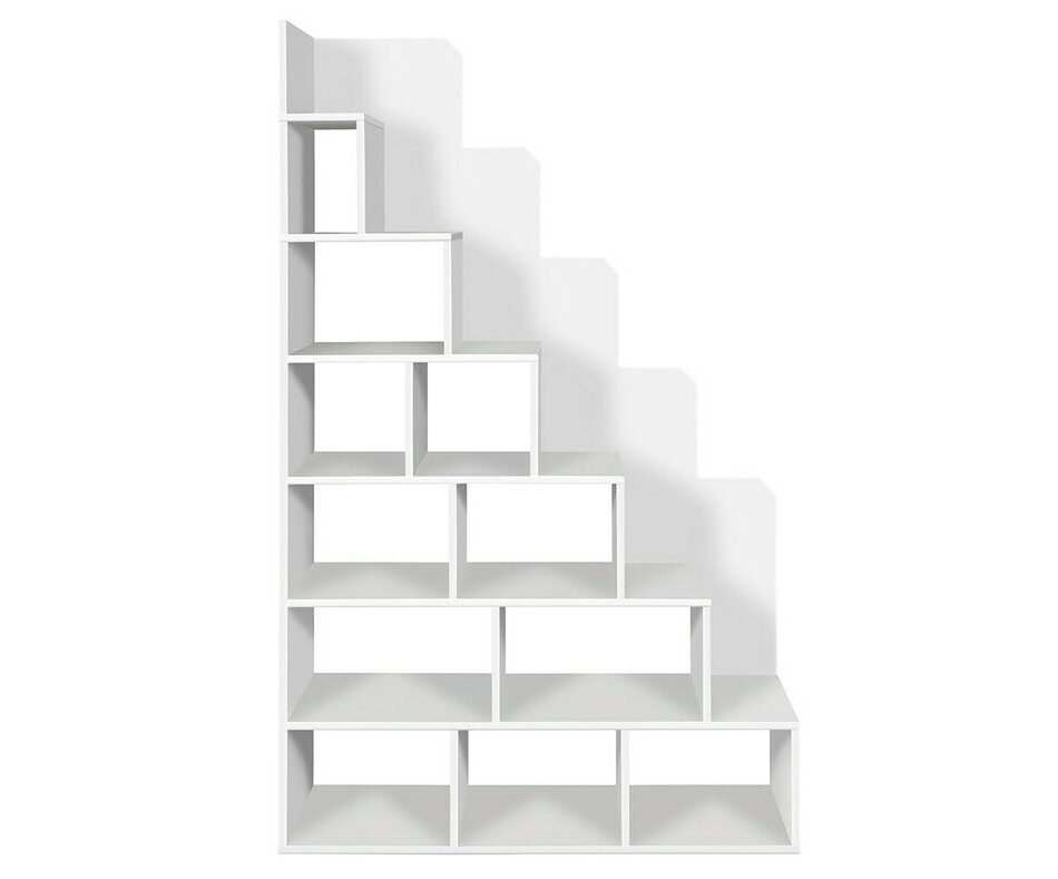 Escalier blanc avec niches de rangement