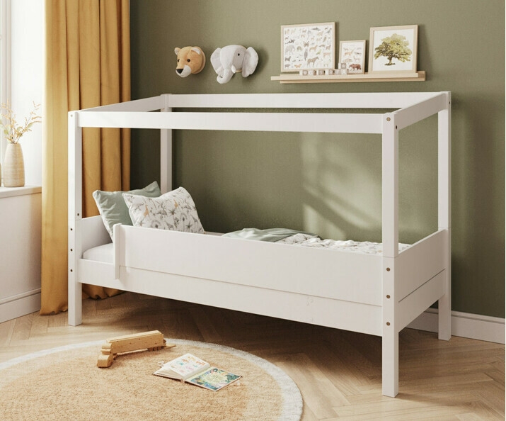 Lit enfant cabane en bois massif Combeebed + matelas + barrire avant
