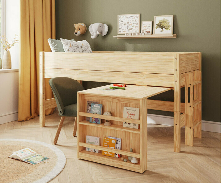 Lit mi hauteur bois Combeebed avec echelle petit cot et bureau dans une belle chambre enfant avec matelas
