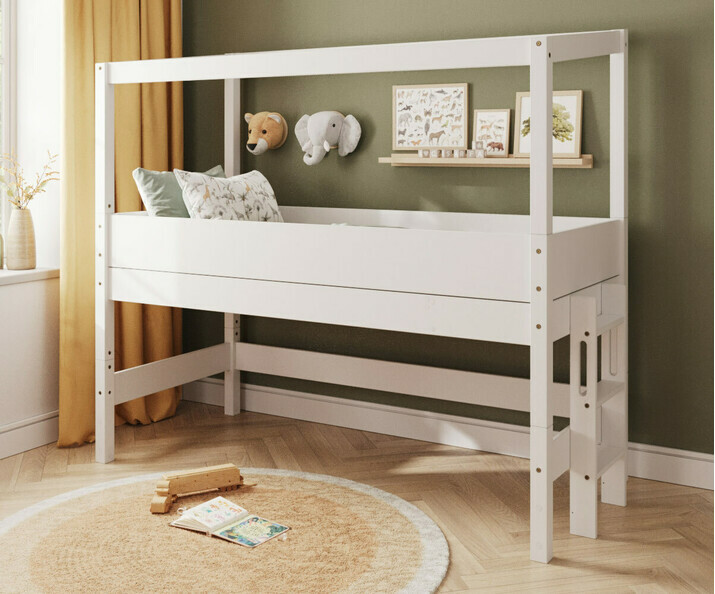 Lit cabane mi-hauteur blanc avec chelle sur le petit ct et matelas inclus