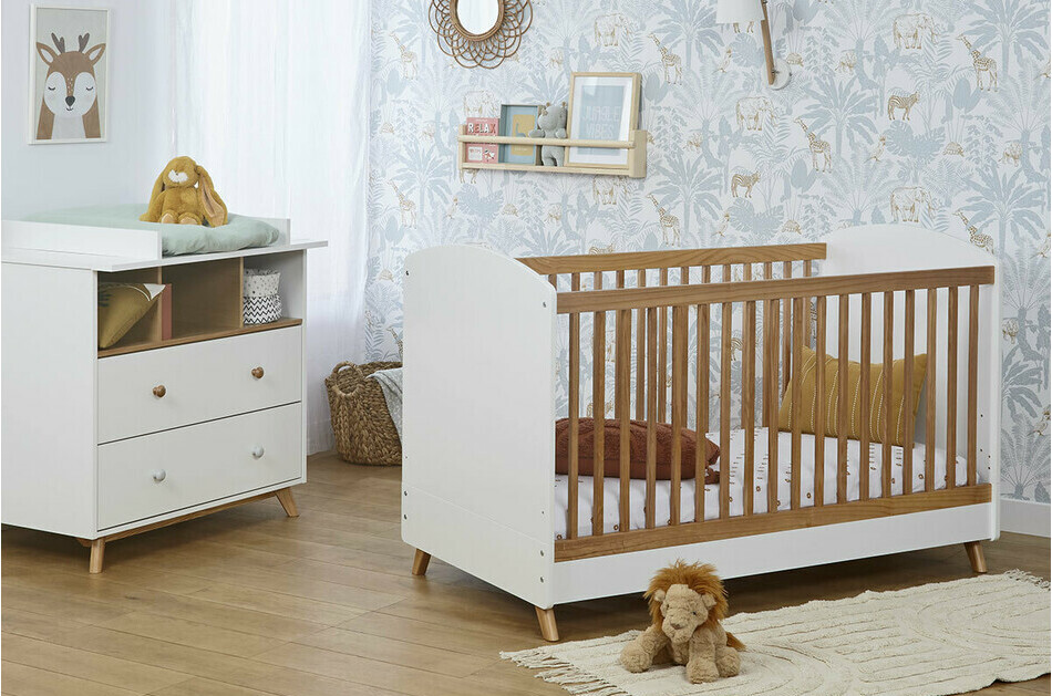 Mobilier de chambre de bébé essentiel nature blanc et bois