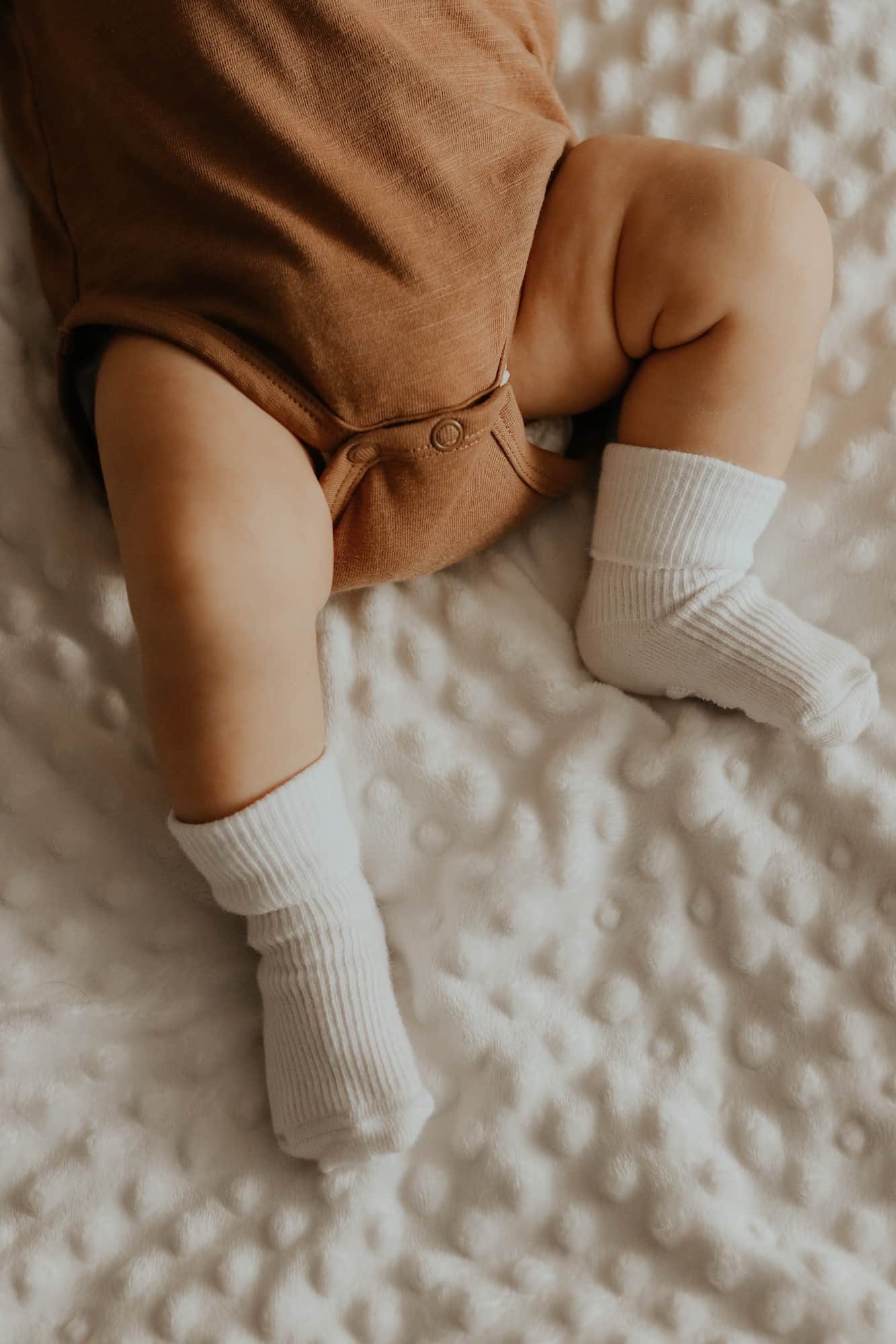 Jambes et pieds de bébé